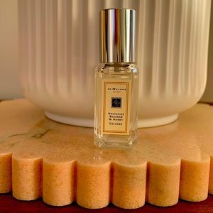 Jo Malone Nectarine Blossom & Honey. Never used. 9ml.